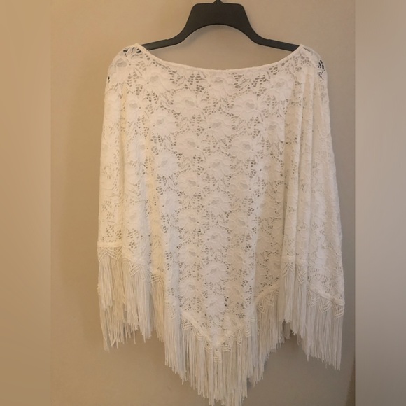 Chicos triangle Fringe Pancho - Picture 4 of 4